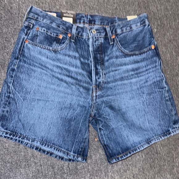 Levi's Pants - NWT Levi’s Denim Mid Thigh Shorts